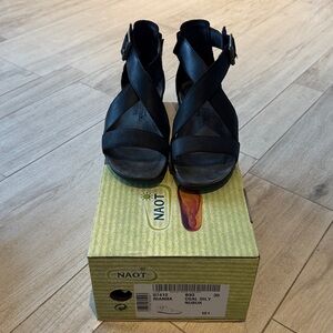 Naot Rianna Coal Oily Nubuk Size 35 NWT